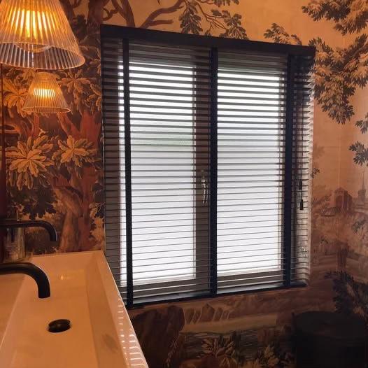 Houten jaloezieën 35mm zwart, Huis en Inrichting, Stoffering | Gordijnen en Lamellen, Zo goed als nieuw, 150 tot 200 cm, 100 tot 150 cm