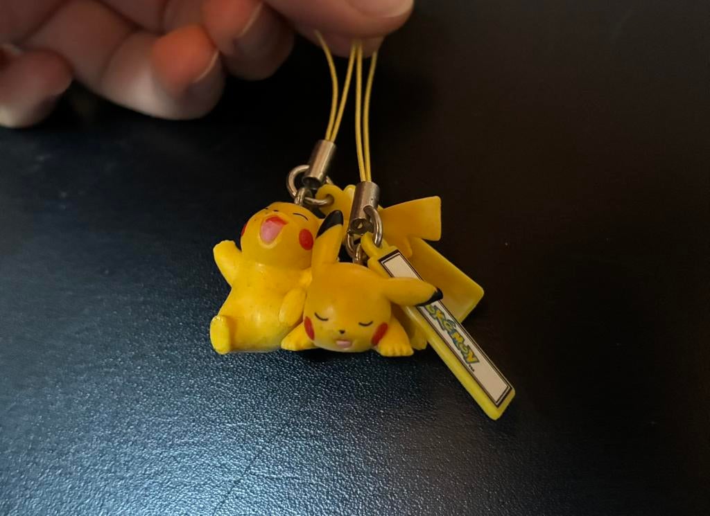 Pikachu Pokémon telefoonhangers 2 stuks sleutelhanger, Ophalen of Verzenden, Gebruikt, Overige typen