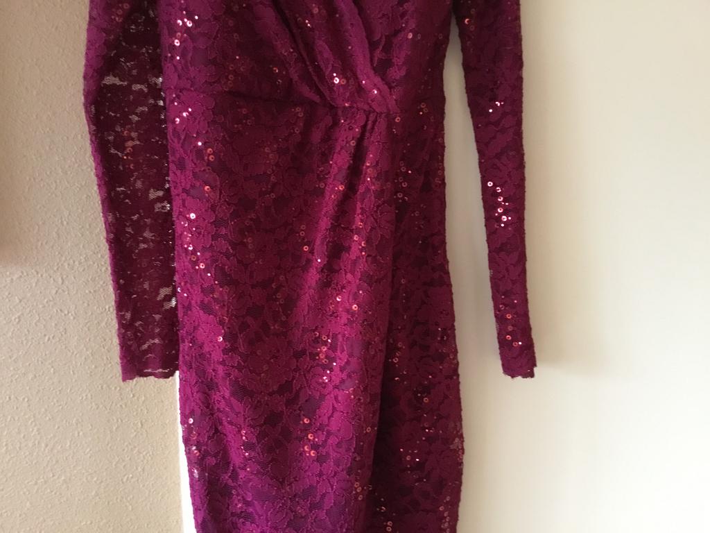 bordeaux rode gala jurk met sierlijke kraaltjes in maat M, Maat 38/40 (M), Galajurk, Ophalen of Verzenden, Zo goed als nieuw