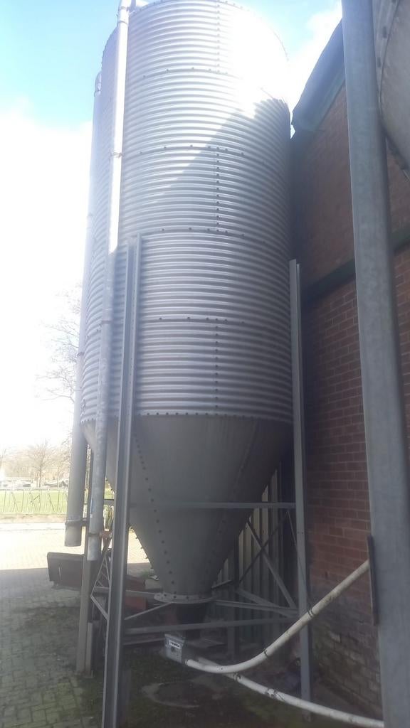 Nette diervoeder silo's, Ophalen, Zo goed als nieuw