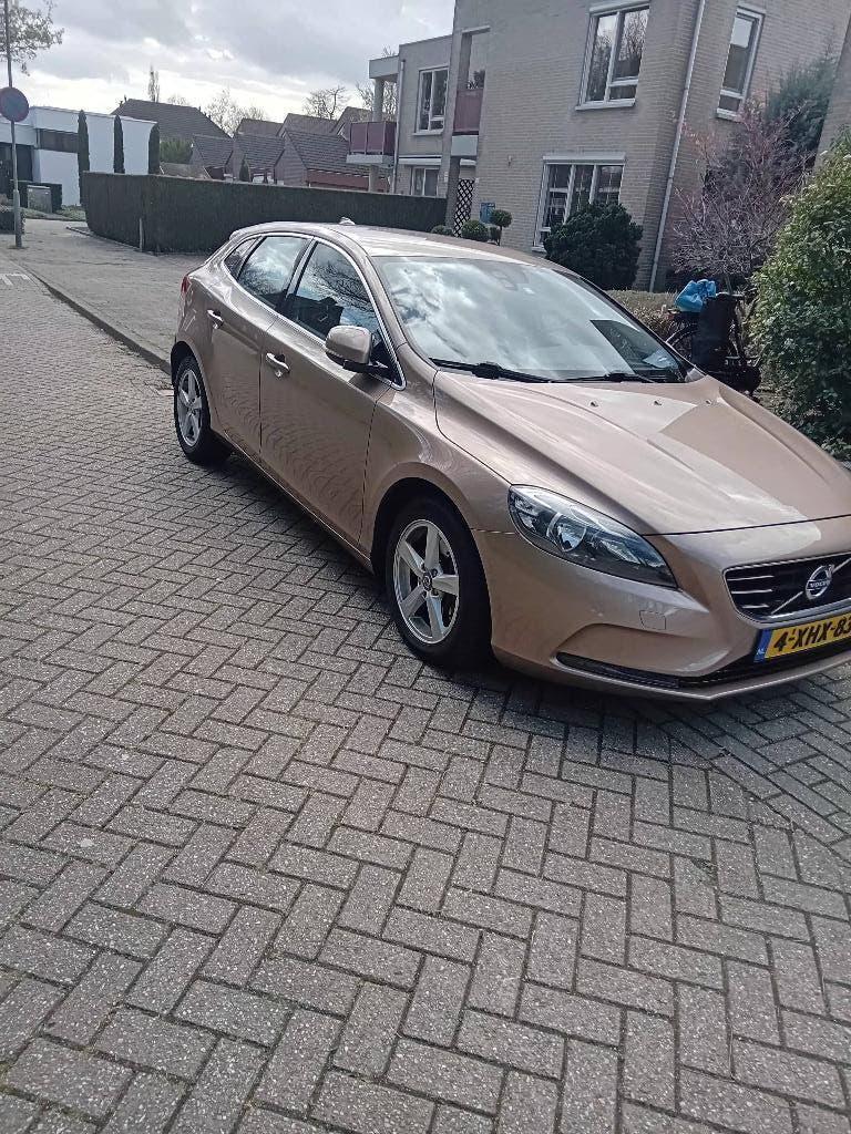 Volvo V40 2.0 D4 190pk | Leder | APK 12-2026 | Schadevrij, Auto's, Volvo, Voorwielaandrijving, Euro 5, Zwart, Particulier