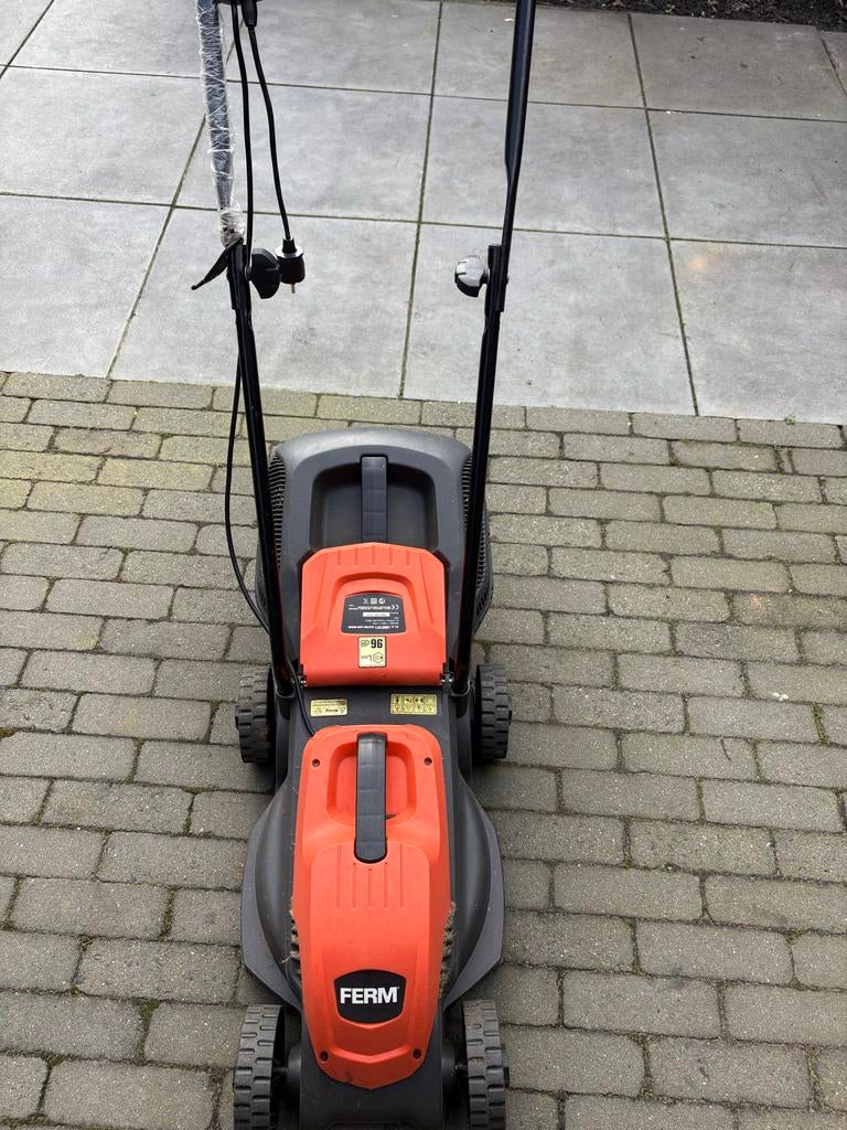Ferm elektrische grasmaaier, Cirkelmaaier, Gebruikt, Elektrische grasmaaier, Ophalen of Verzenden