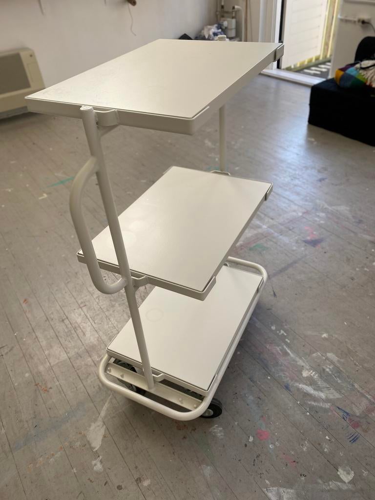 Drie traps rolwagen. Zware kwaliteit, Ophalen, Zo goed als nieuw