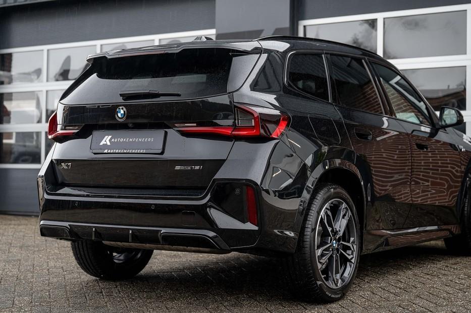BMW X1 sDrive18i | M-Sport | Shadow | Harman/Kardon | Keyles, 136 pk, Gebruikt, Leder en Stof, Zwart