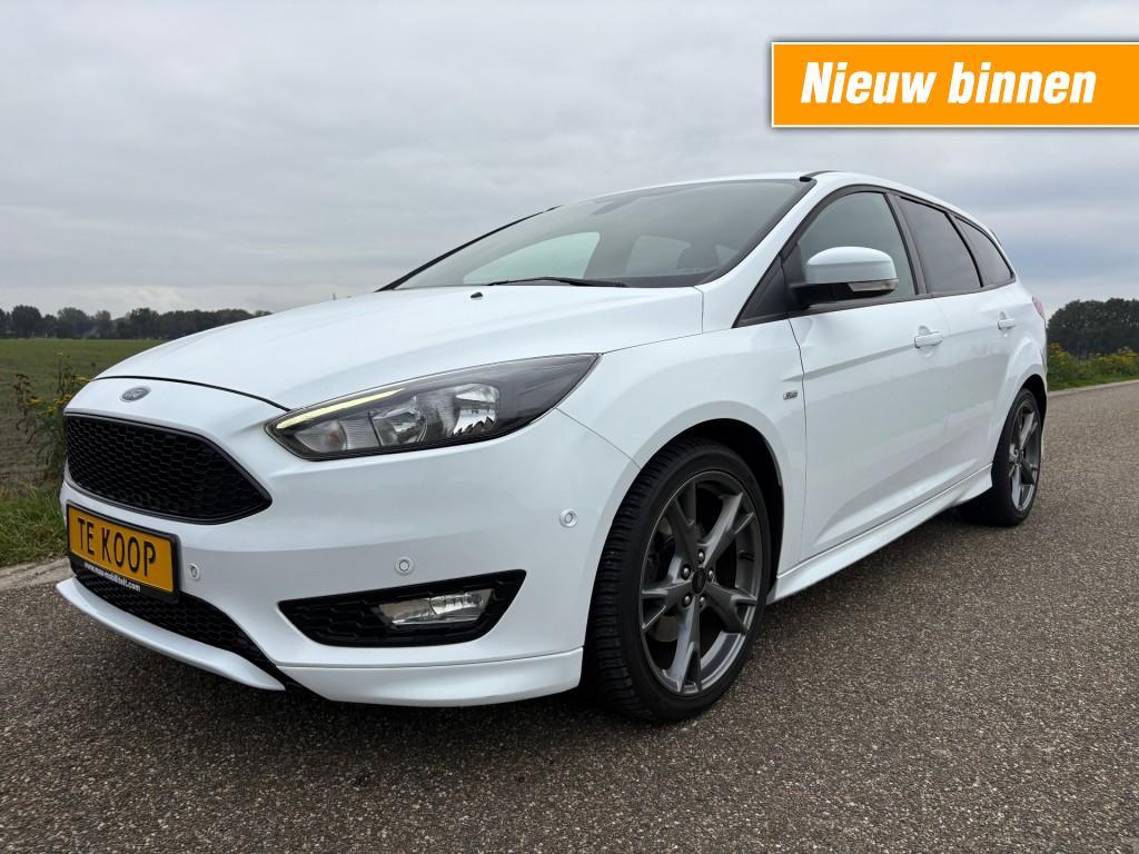 Ford FOCUS 1.5 ST LINE 182 PK! / BOMVOL / ZEER NETTE STAAT, Focus, Gebruikt, Bluetooth, Wit