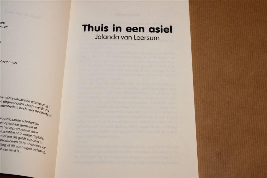Thuis in een Asiel — Verhalen uit het Dierenasiel — Leersum, Ophalen of Verzenden, Zo goed als nieuw, Honden