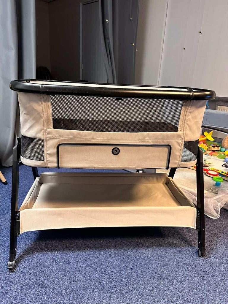 Nieuw Babybedje met Wielen en Hoogteverstelling, Kinderen en Baby's, Ophalen of Verzenden, Nieuw, Ledikant