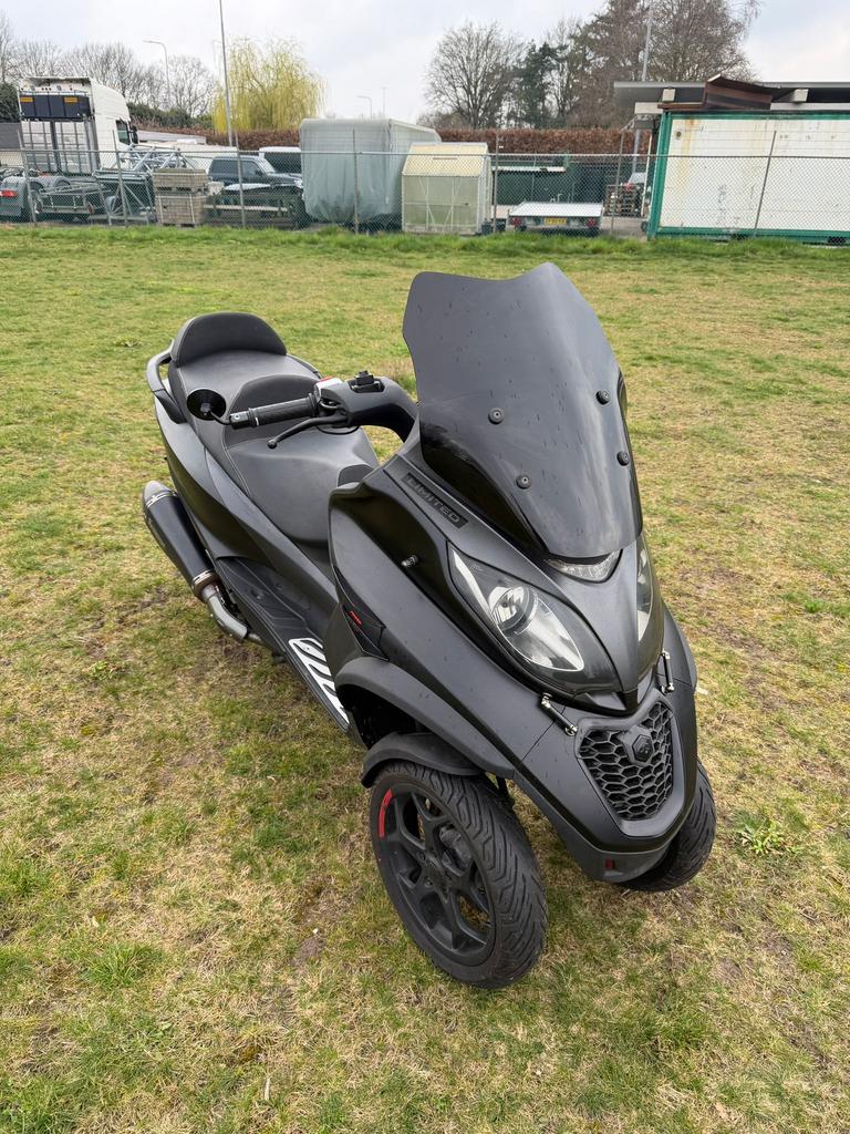 PIAGGIO MP3 500 - HPE BUSINESS - AKRAPOVIC / CARBON, Particulier, Scooter