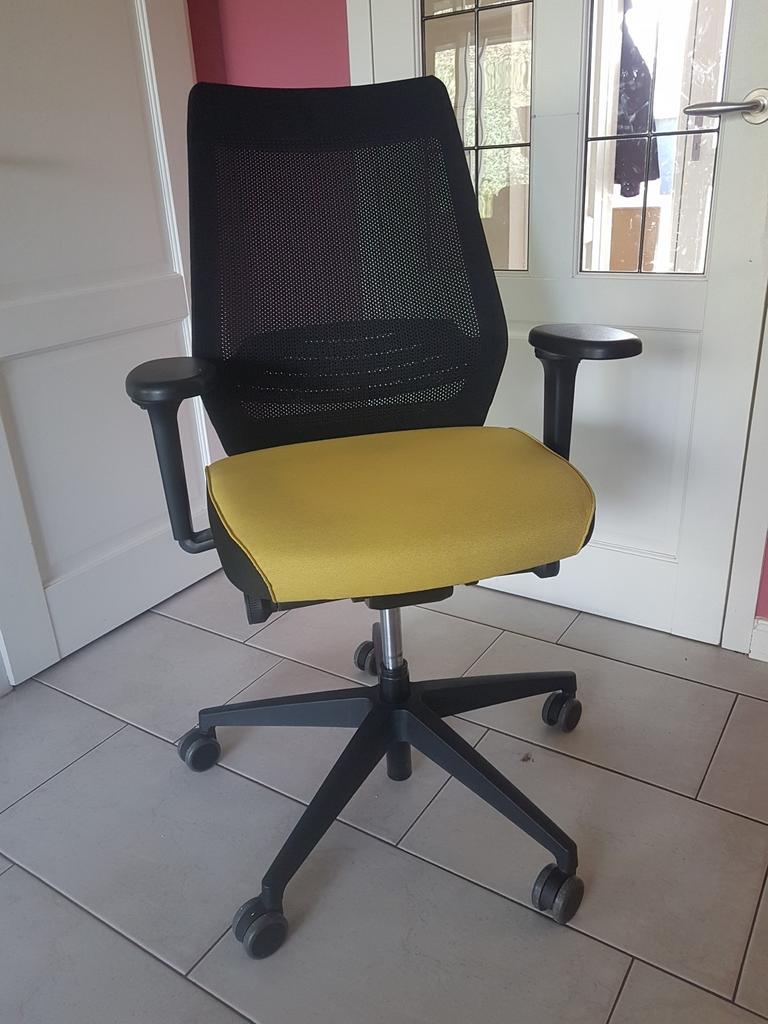 Professionele bureaustoel. Merk: Interstuhl, Ophalen, Zwart, Zo goed als nieuw, Bureaustoel