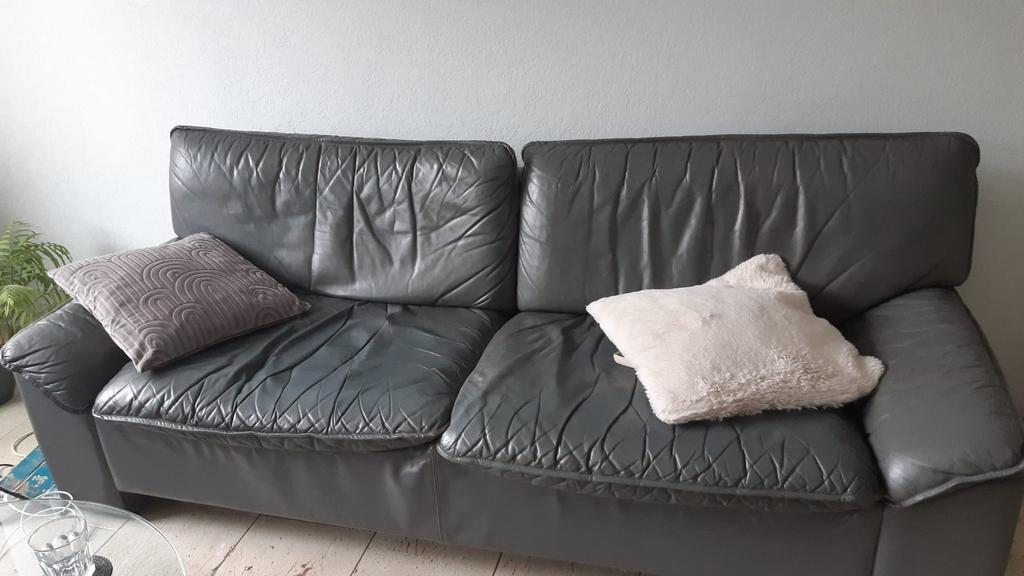 Gratis af te halen: antraciet leren bankstel 2-zits + 3-zits, Ophalen, Gebruikt, 150 tot 200 cm, Driepersoons