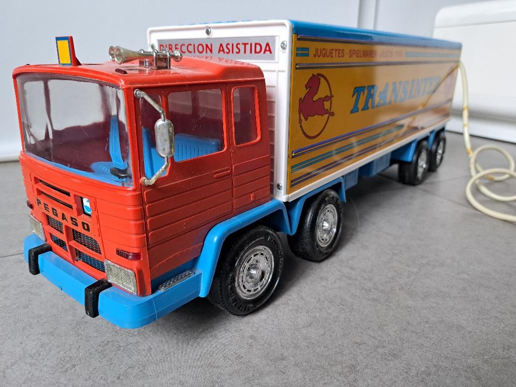 Pegaso Rico truck met afstandsbediening, Kinderen en Baby's, Speelgoed | Buiten | Accuvoertuigen, Gebruikt, Ophalen of Verzenden