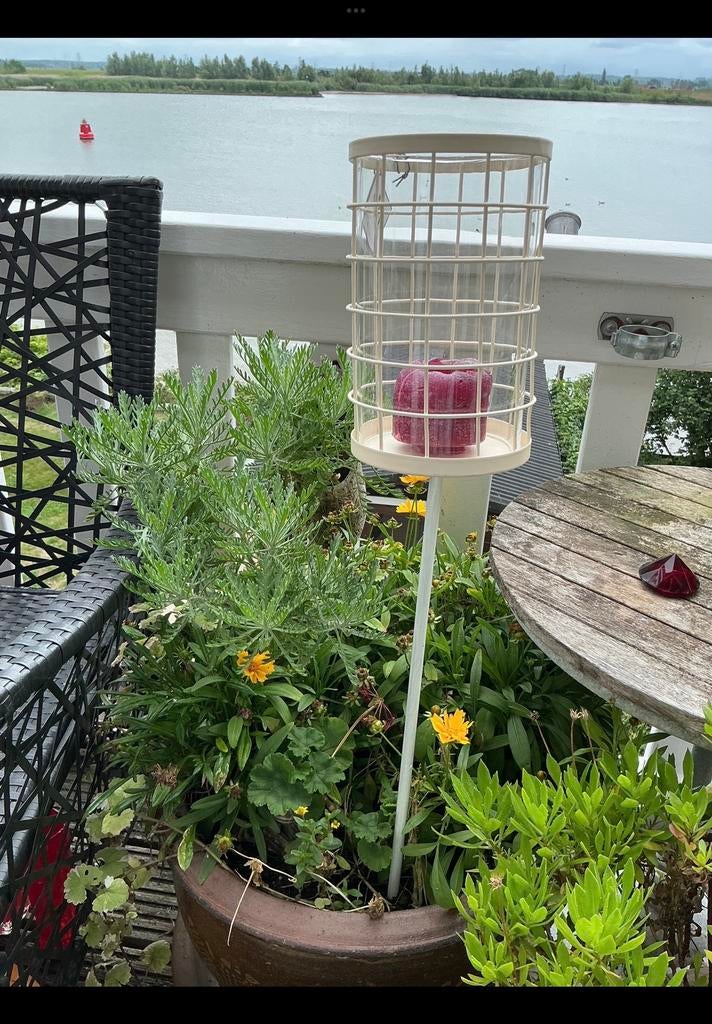 Een nieuw windlicht, van metaal, met een rand van glas er in, Overige materialen, Wit, Ophalen of Verzenden, Zo goed als nieuw