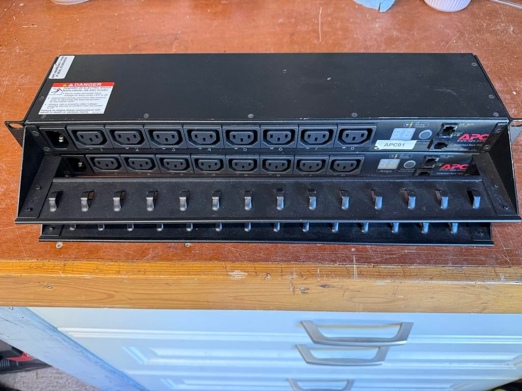 APC AP7920B Switched Rack-PDU 2 stuks, Ophalen, Gebruikt