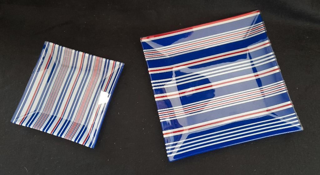 2 glazen gekleurde vierkante schalen, Ophalen of Verzenden