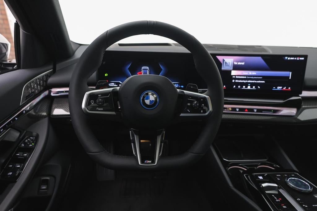 BMW 5 Serie 530e M Sport Automaat / Panoramadak / Trekhaak /, Automaat, 1998 cc, Achterwielaandrijving, Zwart