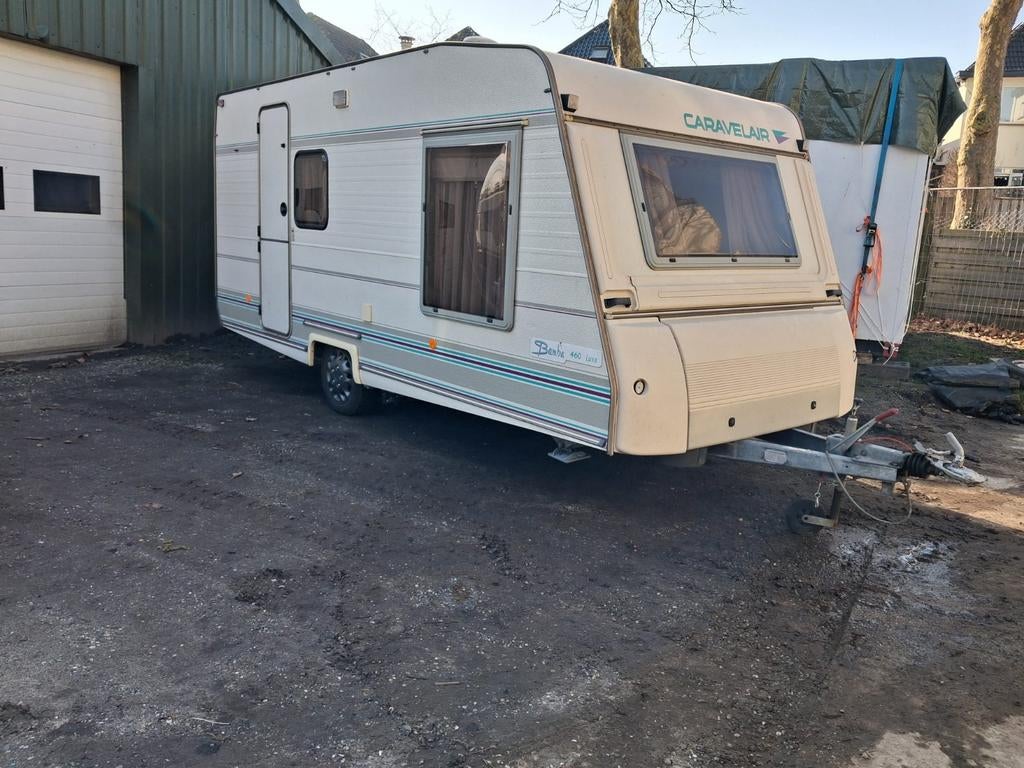 Caravalair compleet met mover Voortent  en kenteken, Vast bed, Rondzit, 750 - 1000 kg, Particulier