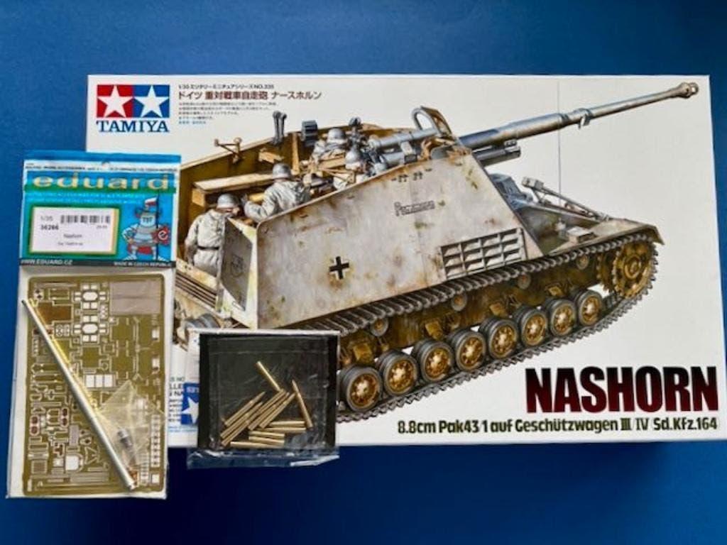 Tamiya	35335	German Nashorn 	1/35 incl EDU PE & alu loop, Hobby en Vrije tijd, Modelbouw | Auto's en Voertuigen, Nieuw, Tank, 1:32 tot 1:50