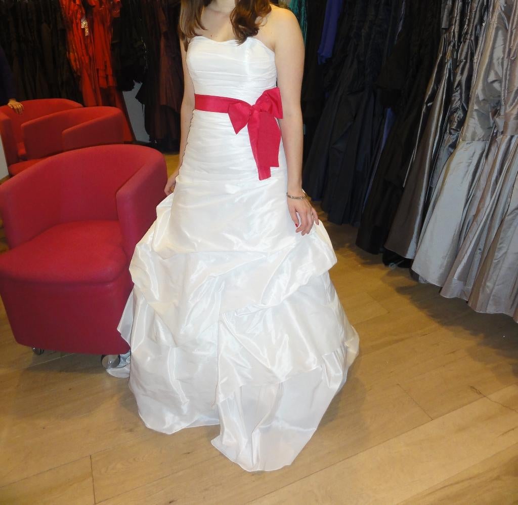 Goedkope trouwjurk Linea Raffaelli mt 38 / M, Trouwjurk, Wit, Ophalen of Verzenden, Zo goed als nieuw