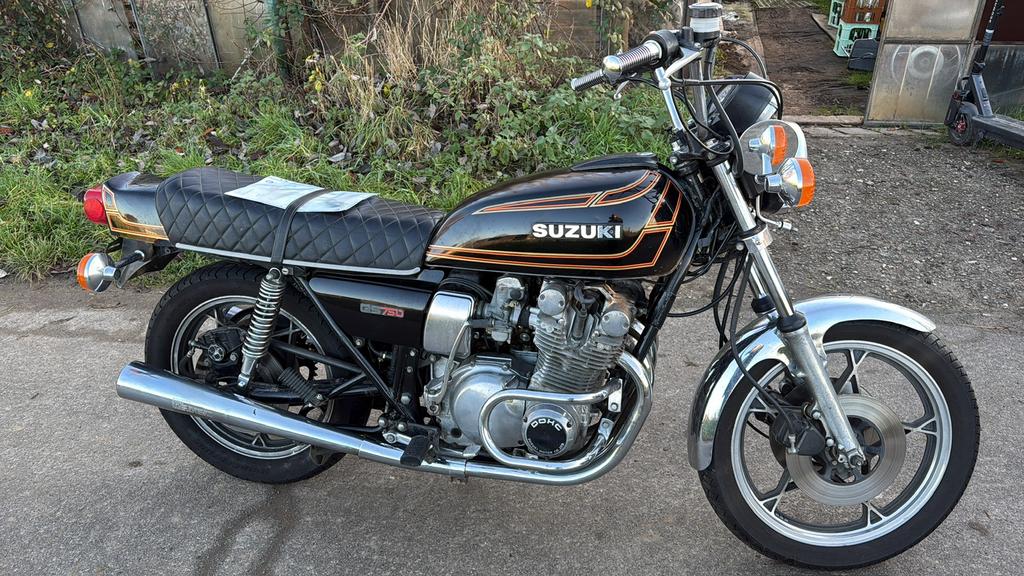 Gezocht Suzuki GS 400 550 750 1000 GSX400 E F GT 380 550 750, Motoren, Motoren | Suzuki, Particulier