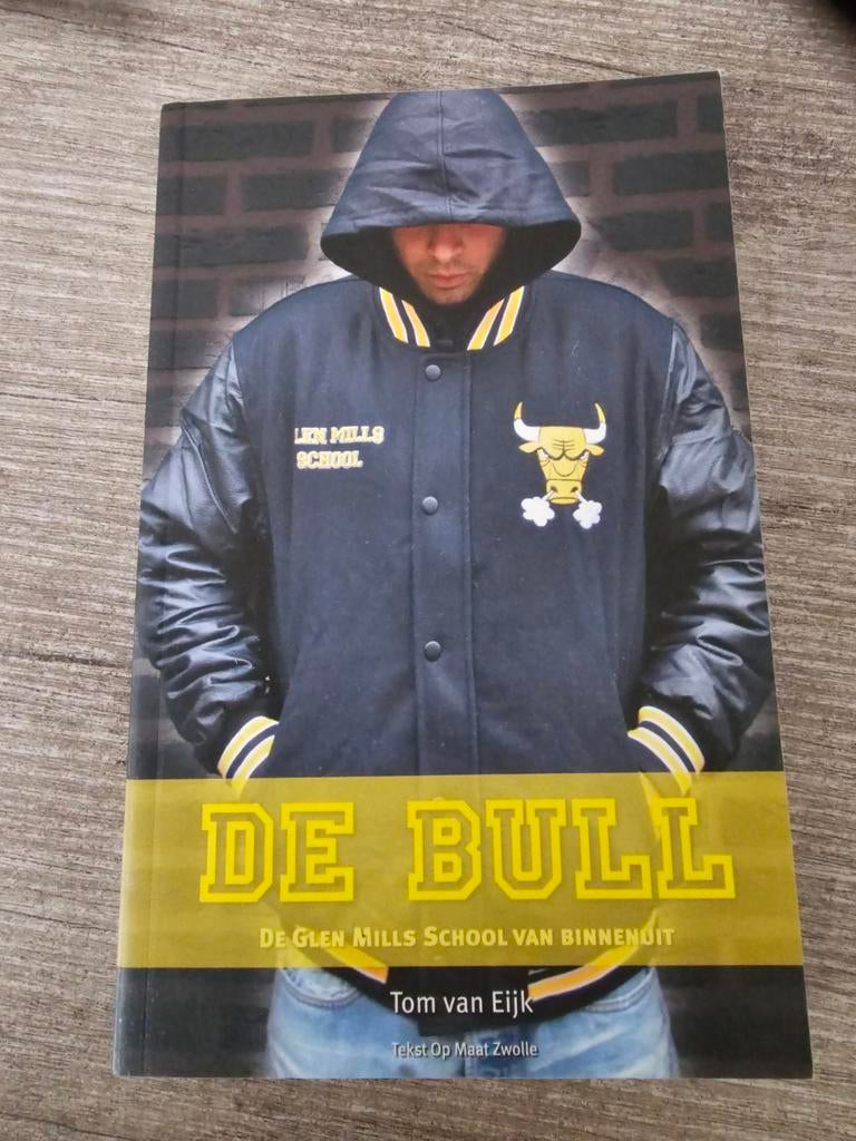 De Bull: De Glen Mills School van Binnenuit - Tom van Eijk, Ophalen of Verzenden, Gelezen