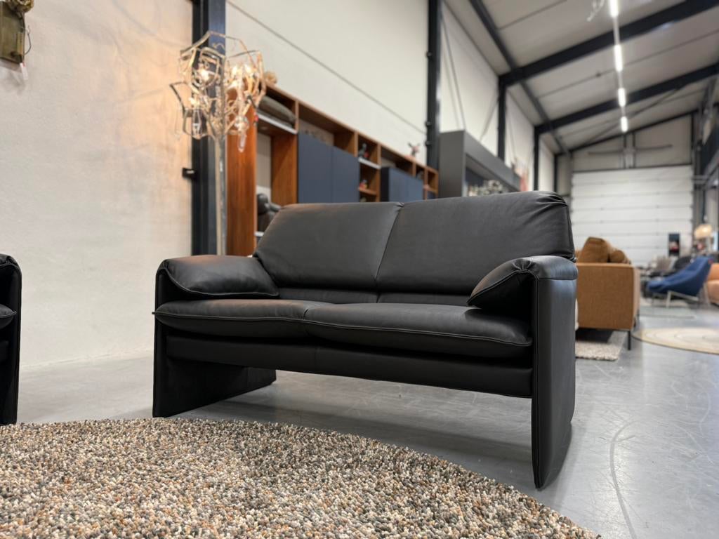 Nieuw Leolux Bora Beta Bank 2 zits Zwart leer Design 147, Leolux, Ophalen of Verzenden, Rechte bank, Minder dan 150 cm