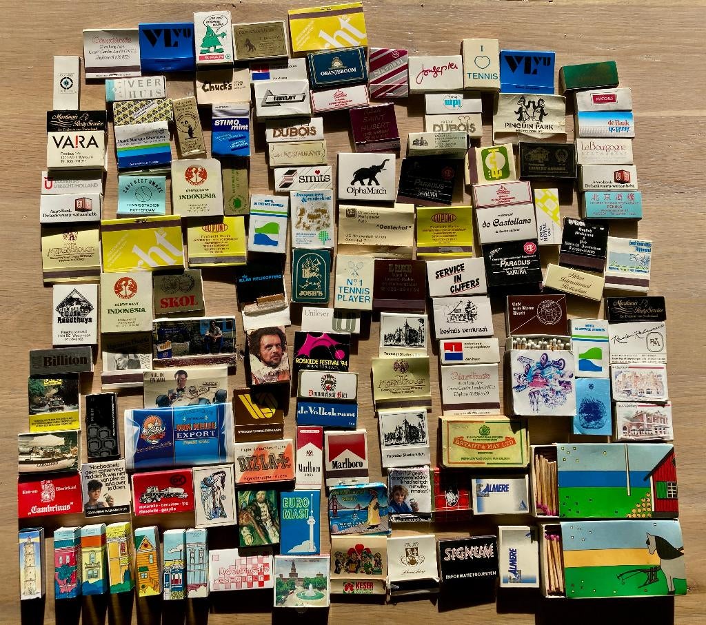 100 x Luciferdoosje Lucifermapje V&D Marlboro Van Nelle KLM, Verzamelen, Ophalen of Verzenden, Zo goed als nieuw, Luciferdoosjes of -merken