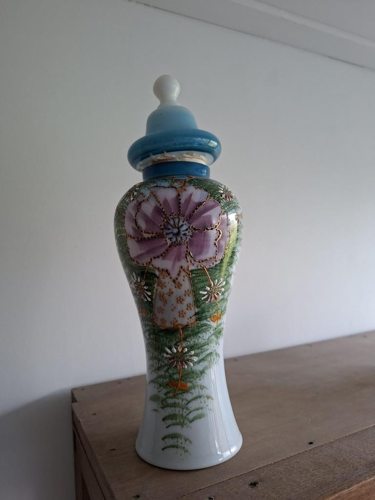 Oude vaas met bloemmotief in blauw, roze en groen, Antiek en Kunst, Ophalen