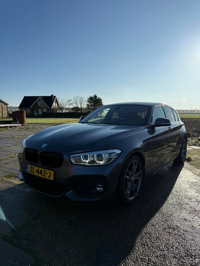 BMW 1-Serie 120i 184pk Aut 2019 Grijs, Auto's, 1998 cc, Achterwielaandrijving, Zwart, 4 cilinders