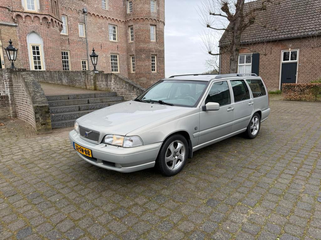 Volvo V70 2.4 140PK AUT 2000 LPG, airco, jaar APK!!, Auto's, Stof, Zwart, 2435 cc, Metallic lak