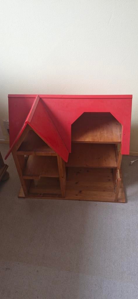 Houten poppenhuis met rood dak, Kinderen en Baby's, Speelgoed | Poppenhuizen, Ophalen of Verzenden