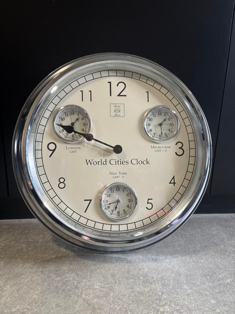 Riviera maison world cities clock, Huis en Inrichting, Woonaccessoires | Klokken, Ophalen of Verzenden, Zo goed als nieuw, Wandklok