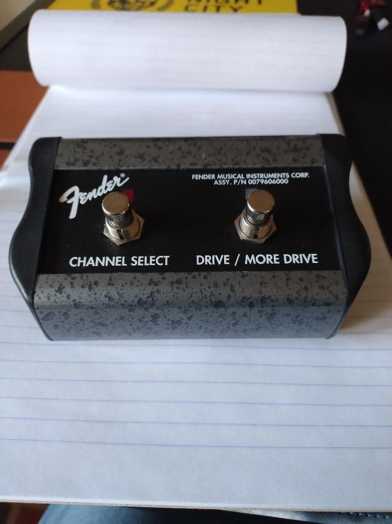 Originele Fender 2-knops footswitch / voetschakelaar, Muziek en Instrumenten, Ophalen of Verzenden, Zo goed als nieuw
