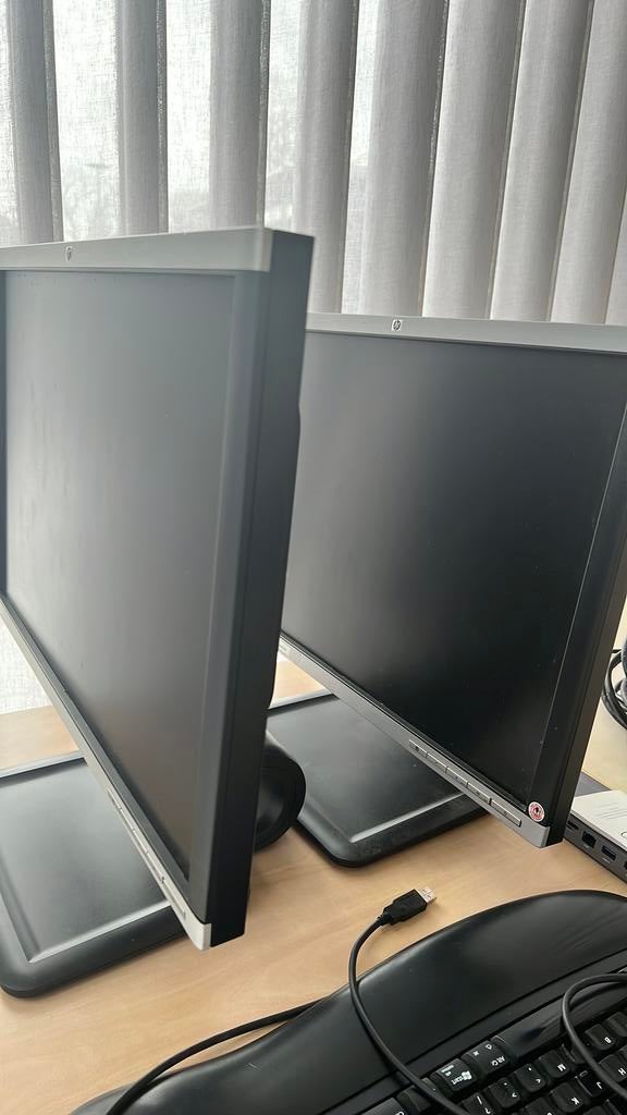 HP LA2205wg monitor 2 stuks, Computers en Software, Monitoren, Gebruikt, IPS, In hoogte verstelbaar, Full HD