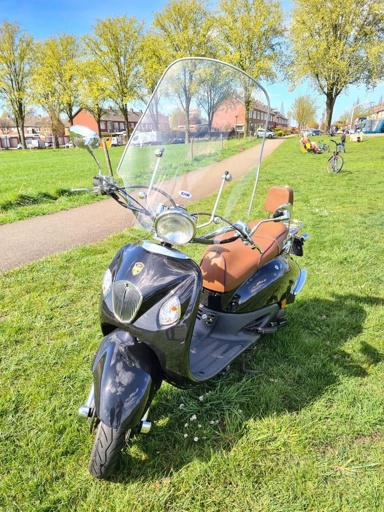 Vom Bella retro scooter (2011) nieuwstaat, eerste eigenaar, Zo goed als nieuw, Benzine, Ophalen, Overige merken