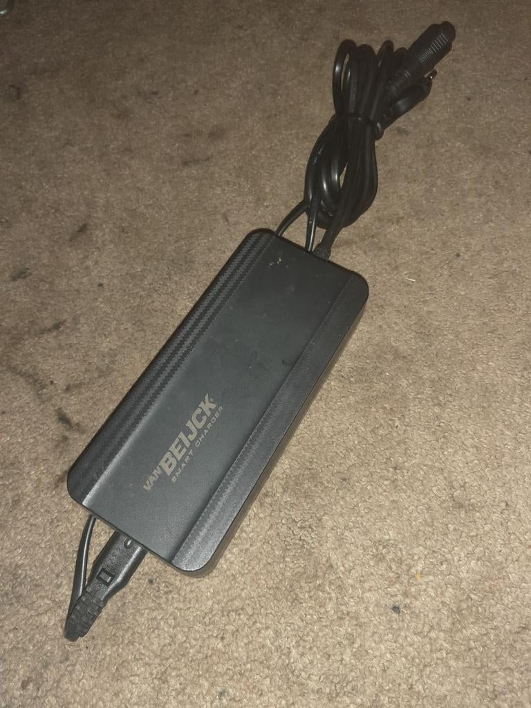 Acculader 5 pins van Beijck smart charger e-bike lader, Fietsen en Brommers, Ophalen of Verzenden, Zo goed als nieuw