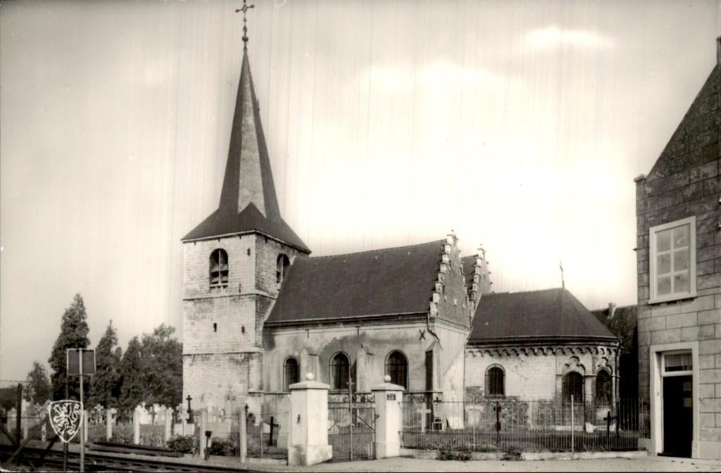 Limbricht - St. Salvius kerkje - zijaanzicht, Ophalen of Verzenden, 1940 tot 1960, Ongelopen, Limburg
