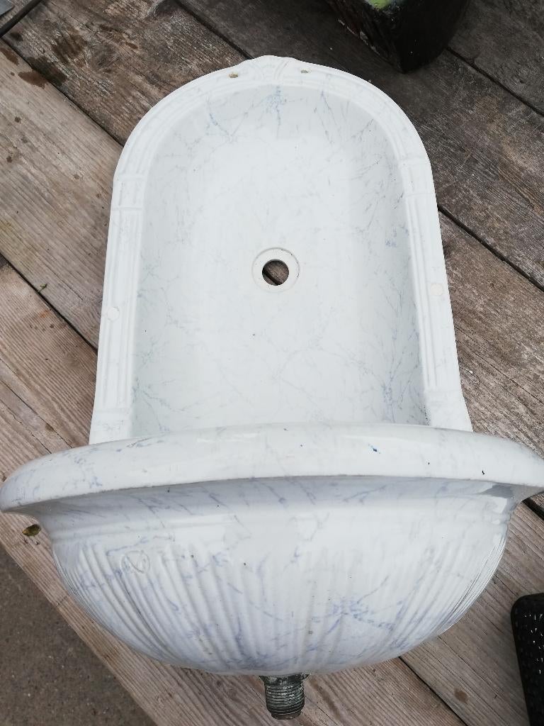 Antiek fonteintje blauw geaderd hoge rug mooie vorm, Ophalen