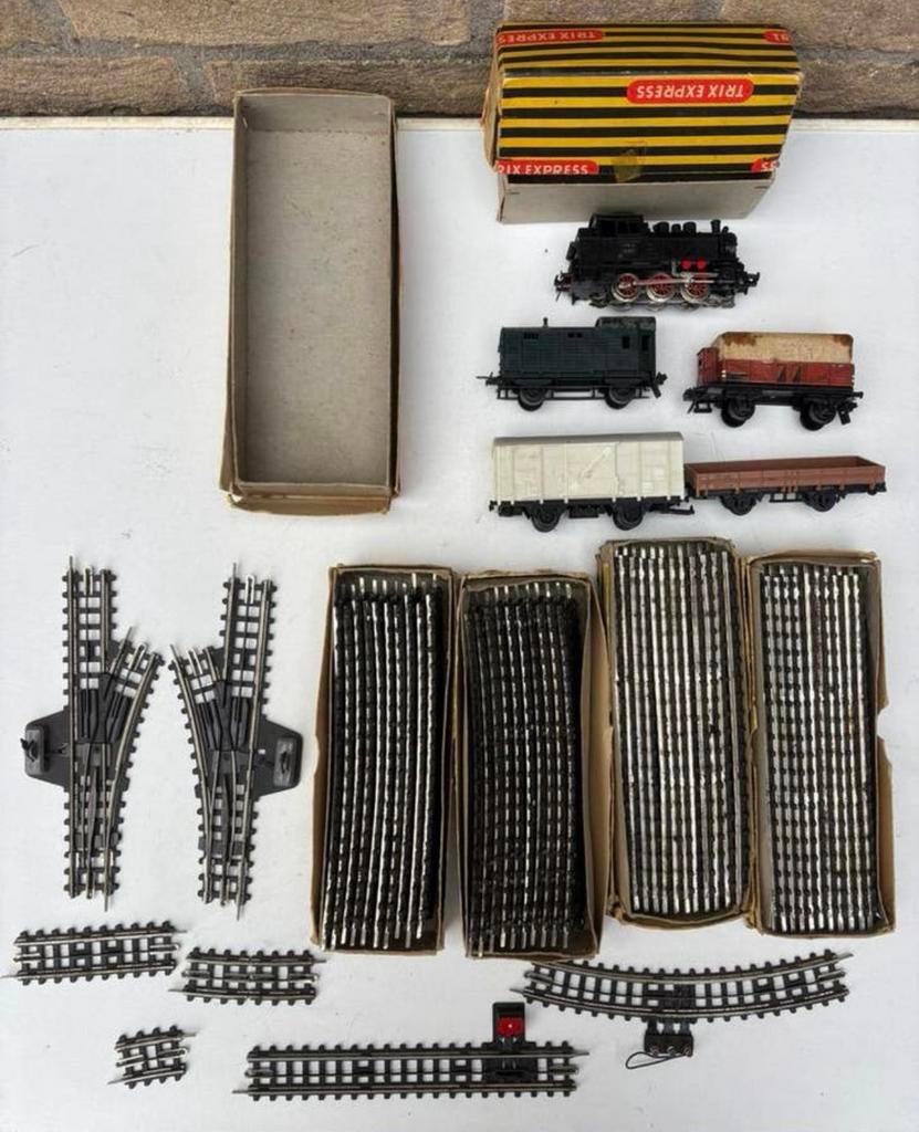 Trix treinset 50 rails stukjes en diverse wagon en loco, Treinset, Gelijkstroom, Trix, Ophalen of Verzenden