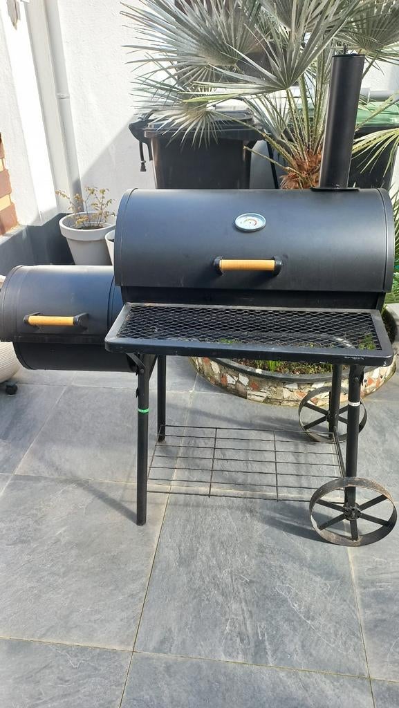 Houtskoolbarbecue met rookgedeelte, Ophalen