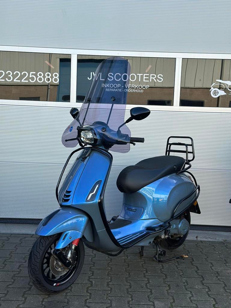 Vespa sprint 50cc 3v 4t 2020 Brom Custom kleur!, Fietsen en Brommers, Snorfietsen en Snorscooters, Ophalen, L, Zo goed als nieuw