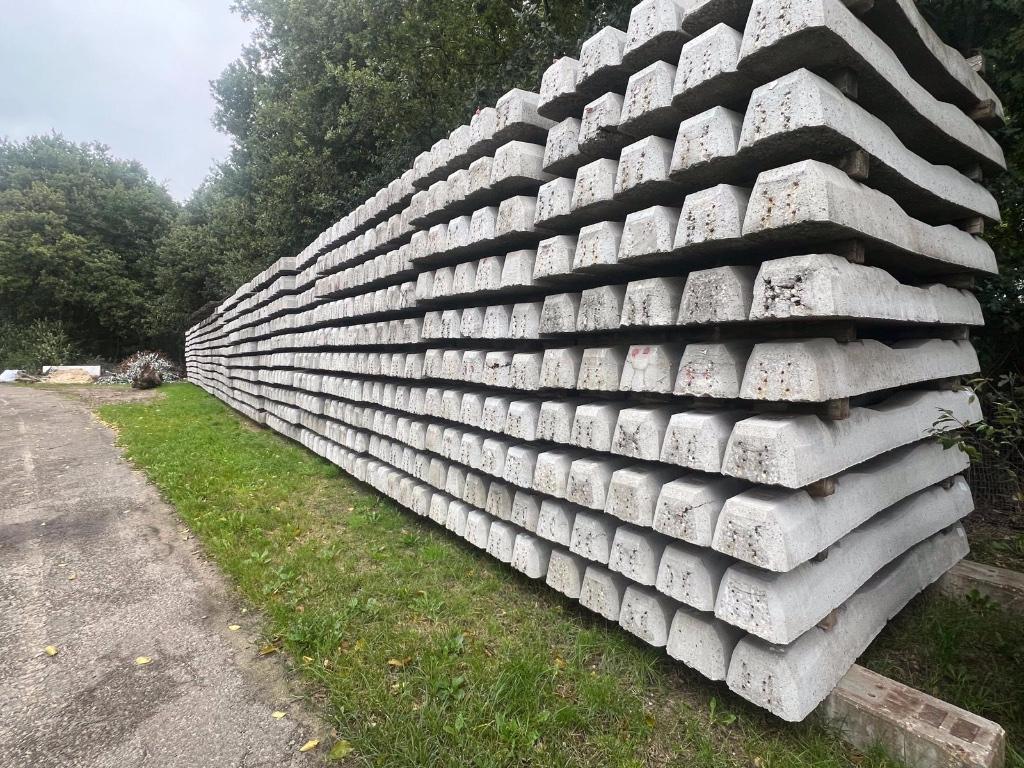 Betonnen Kavelpad / Terreinverharding, Platenburg Spoorbielzen, Info@platenburg.com, Runstraat 81 Schaijk, Weidegang