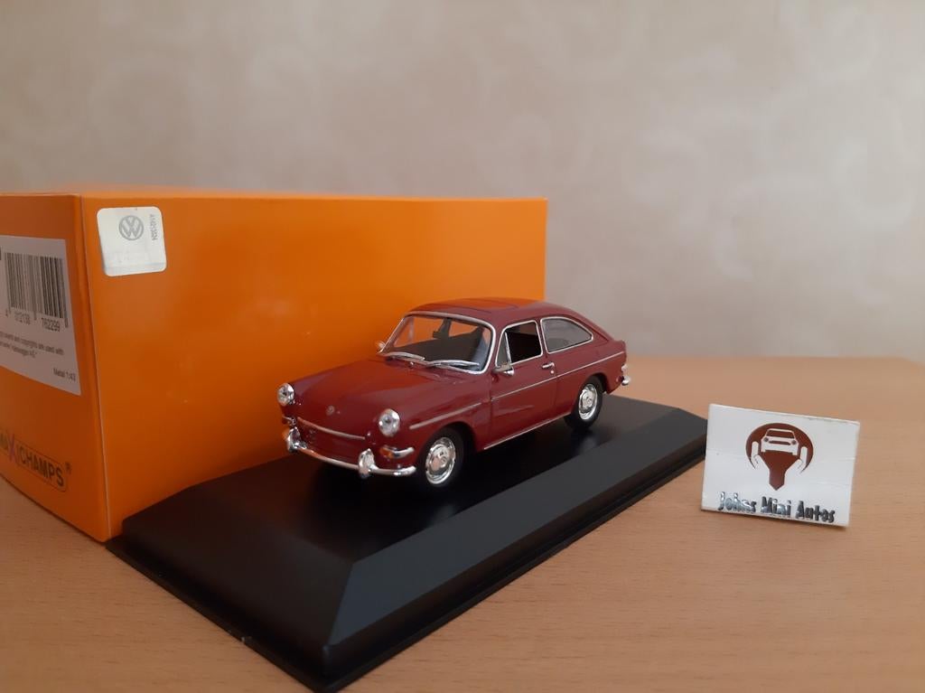 Volkswagen 1600 TL 1966 in rood van Maxichamps 1:43, Overige merken, Auto, Nieuw, Ophalen of Verzenden