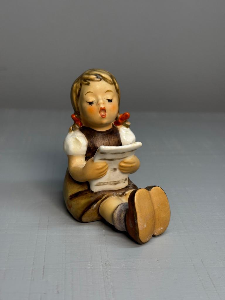 Vintage Porseleinen hummel Meisje met Muziek, Ophalen of Verzenden