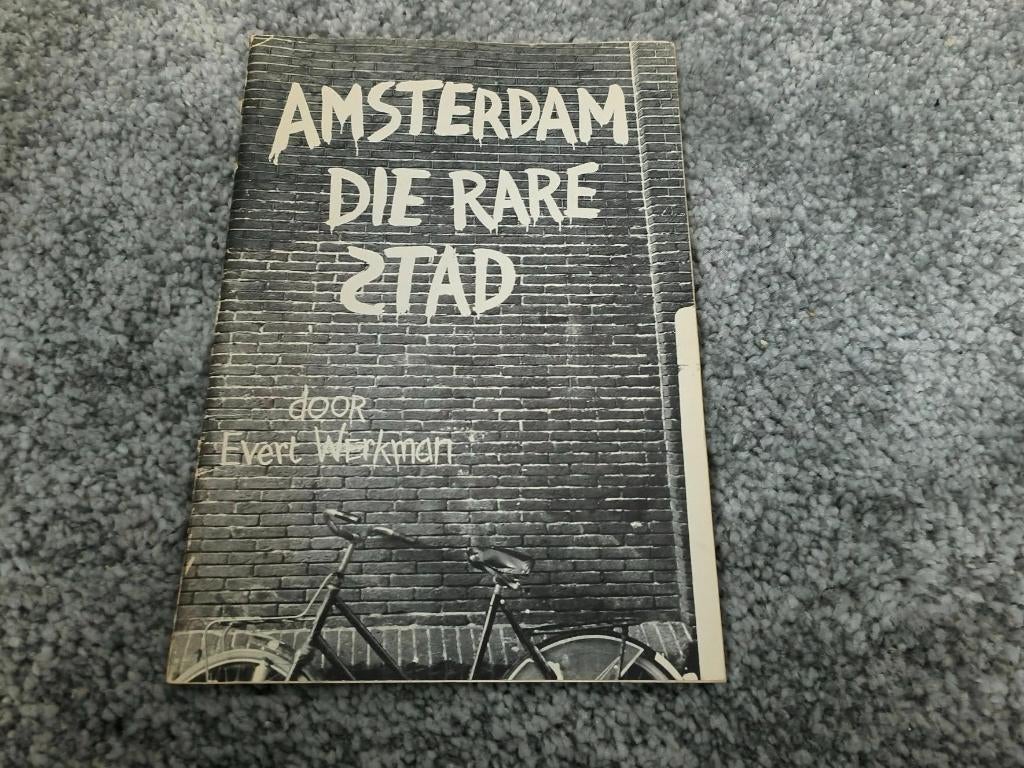 Amsterdam die rare stad, Boeken, Ophalen of Verzenden, 20e eeuw of later, Zo goed als nieuw