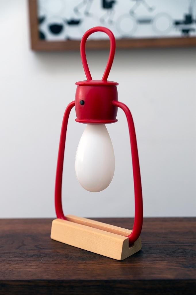 Ikea Strala LED Rood, Huis en Inrichting, Lampen | Tafellampen, Zo goed als nieuw, Minder dan 50 cm, Hout, Kunststof, Ophalen of Verzenden