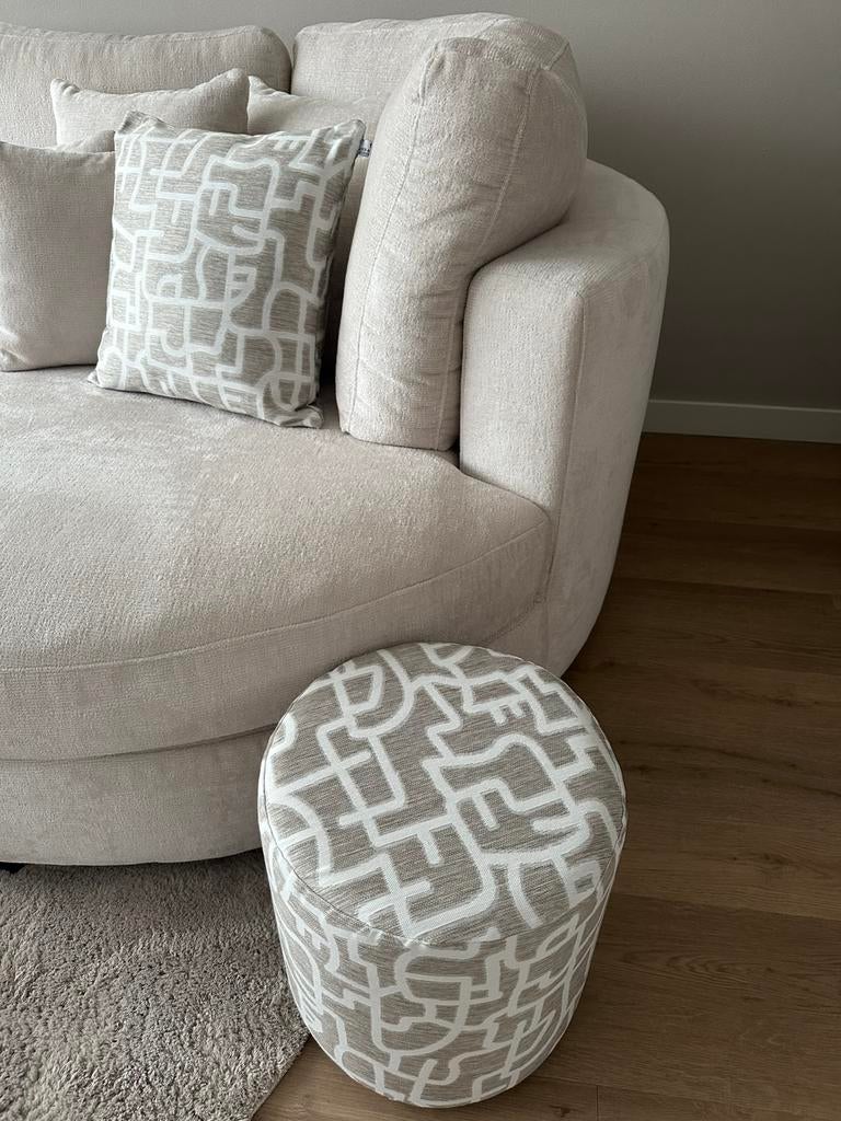 Luxe handgemaakte poefs en kussens, Ophalen of Verzenden, Zo goed als nieuw, Rond, Minder dan 50 cm