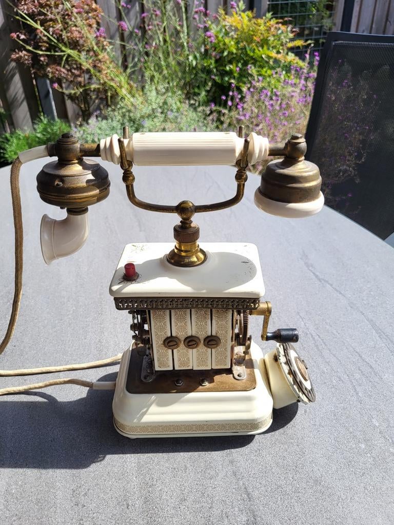 Antieke telefoon met draaischijf!, Ophalen
