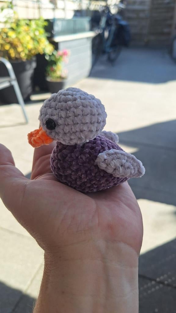 Gehaakt eendje paars, Hobby en Vrije tijd, Breien en Haken, Ophalen of Verzenden, Nieuw, Haken, Overige typen