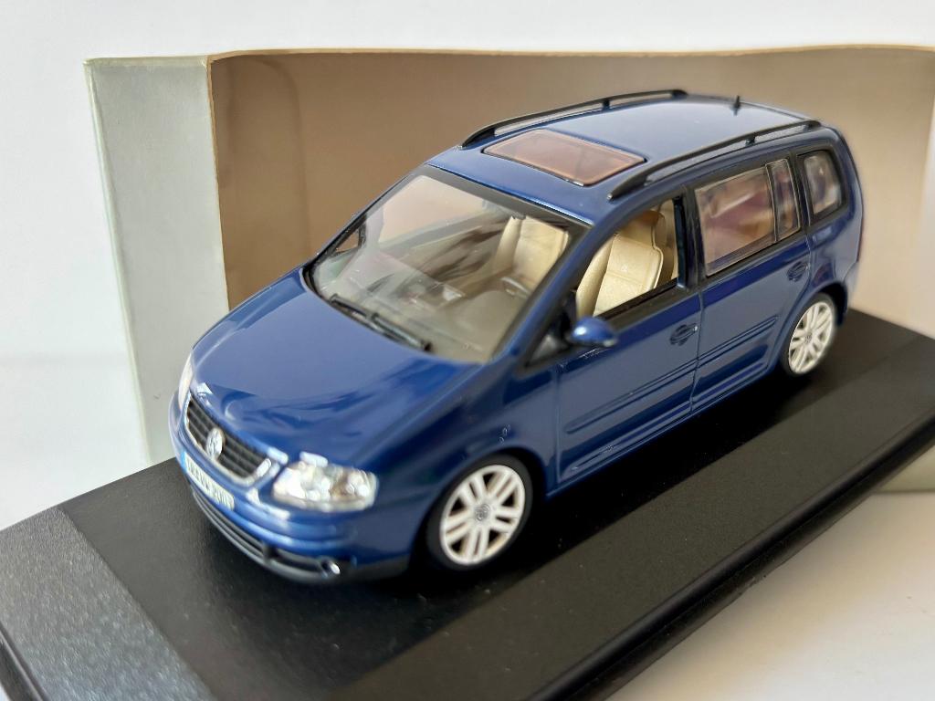 1:43 Volkswagen touran, Hobby en Vrije tijd, Modelauto's | 1:43, Ophalen of Verzenden, Zo goed als nieuw, Auto, Overige merken