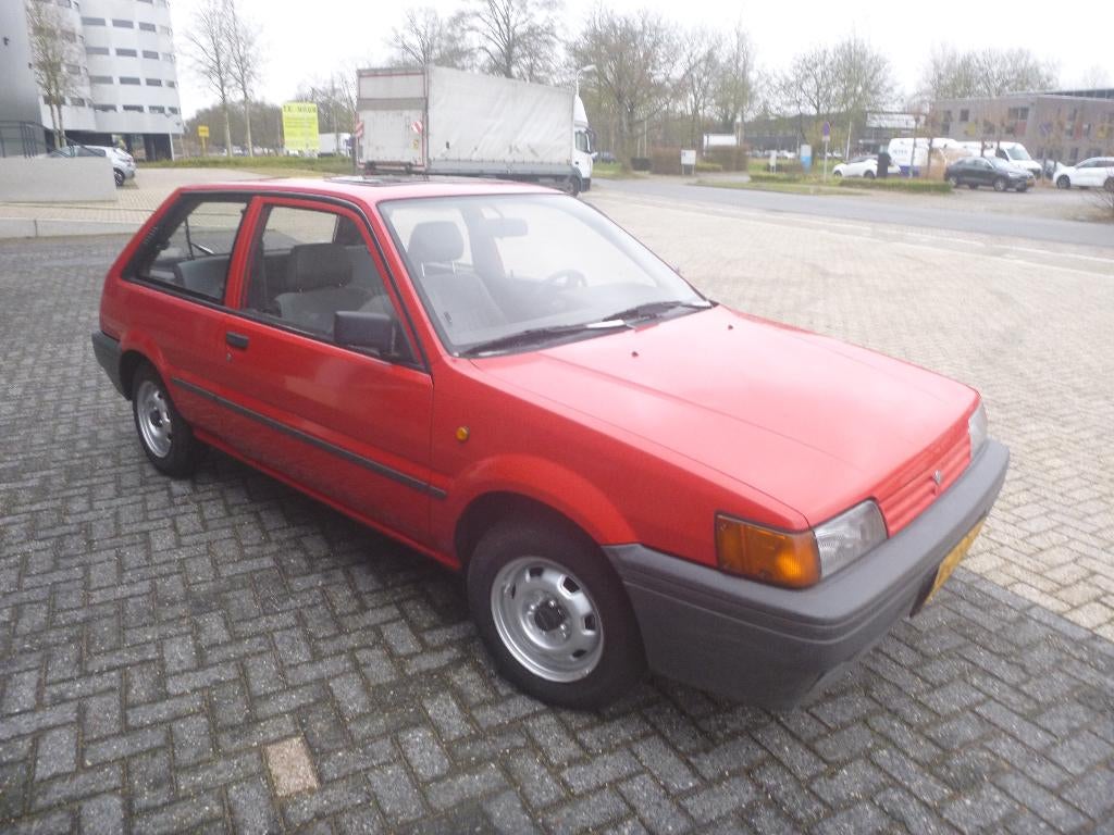 Nissan sunny  1.4 Automaat, Auto's, Stof, Trekhaak, Particulier, Hatchback